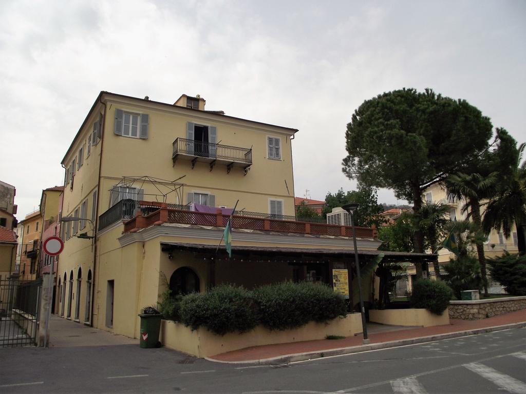 Casa Azzurro Pervinca By Holiday World Apartment Finale Ligure Exterior foto